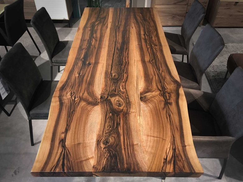Unikat Esstisch Tisch Massivholz Baumkante Rustikal drei Bohlen Masserung