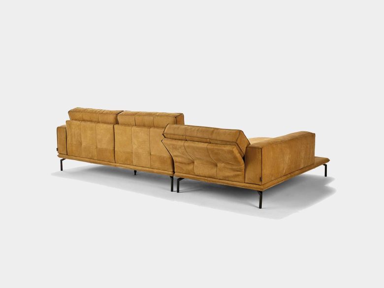 Sofa mit Funktionsrück in Stoff oder Leder gemütlich leger Sitzcomfort